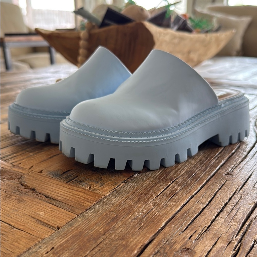 Stylish Blue Clogs for girls